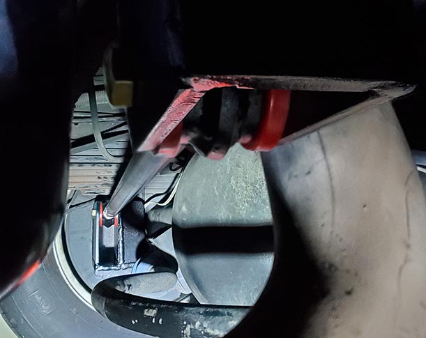 GM Chevy Express 3500 Track Panhard Bar installed