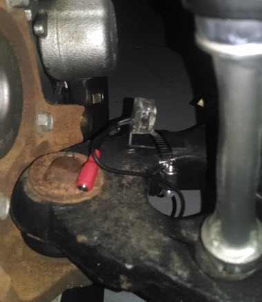Mounting vibration sensor on front spindle of motorhome