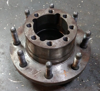 Using Using a wheel hub to mount the wheel and tire